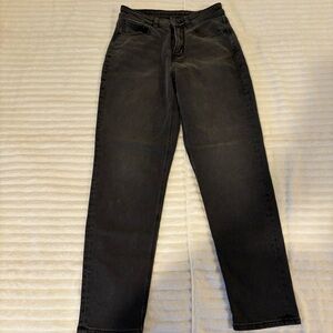 American Eagle. Mom Jean. Size 2. Distressed black.